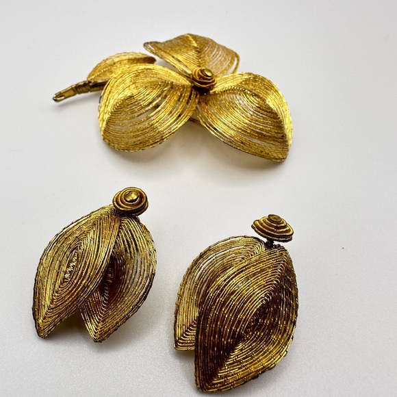 Rarely find Vintage Signed West Germany leaves clip earrings and brooch set - Picture 3 of 11